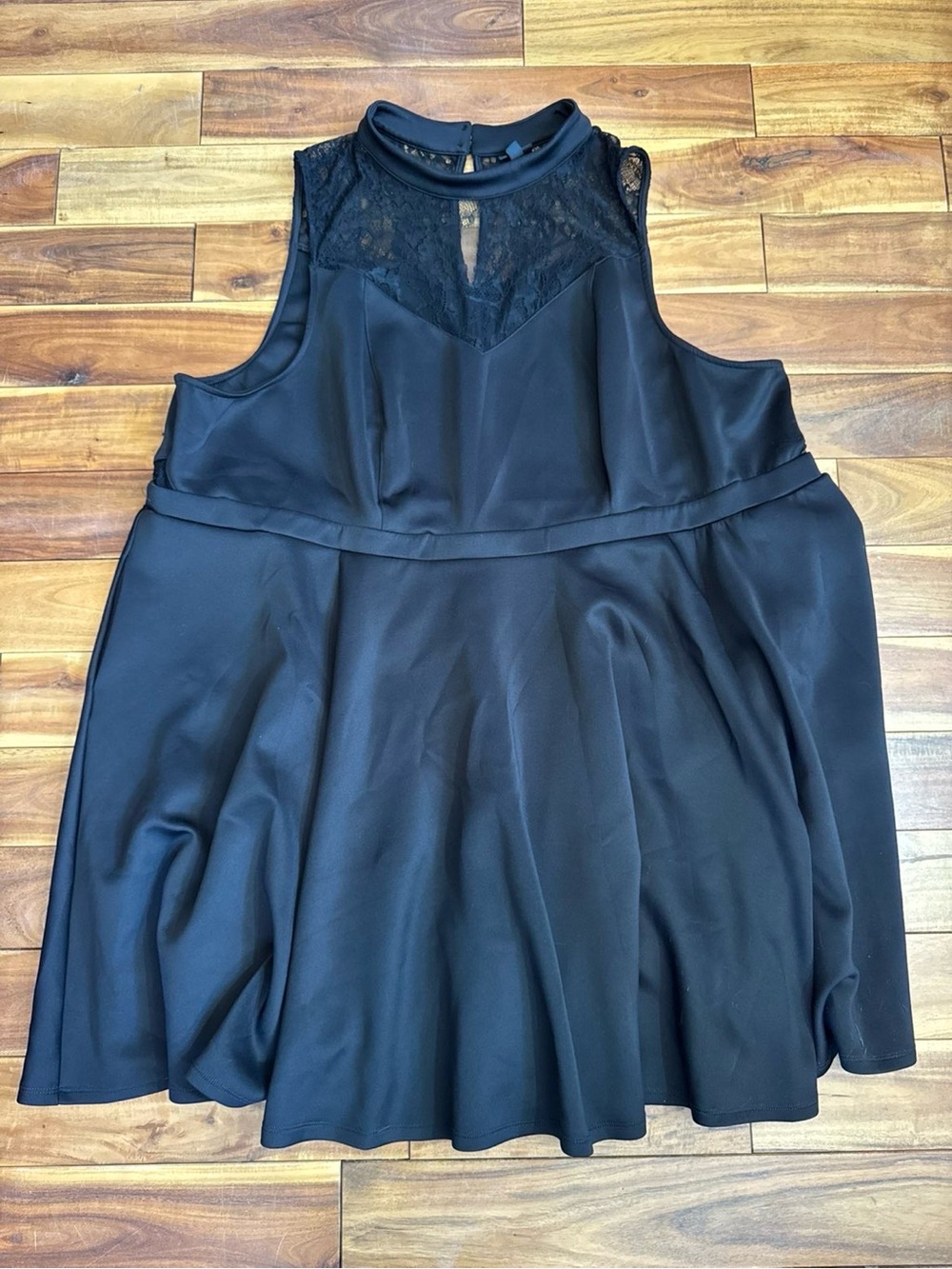 TORRID 6X ✨ plus size sleeveless lace solid black dress excellent condition